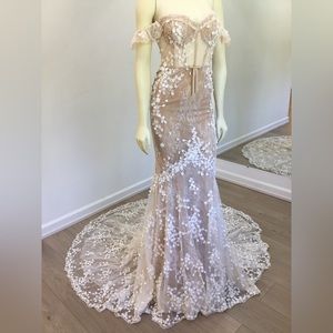 BERTA PRIVEE SAMPLE SALE!! 20-P105 Wedding Gown